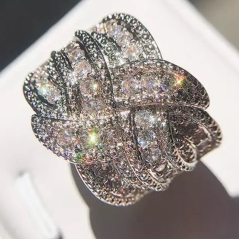 3 CT. LUXURY  SILVER DIAMOND RING Criss Cross Cocktail